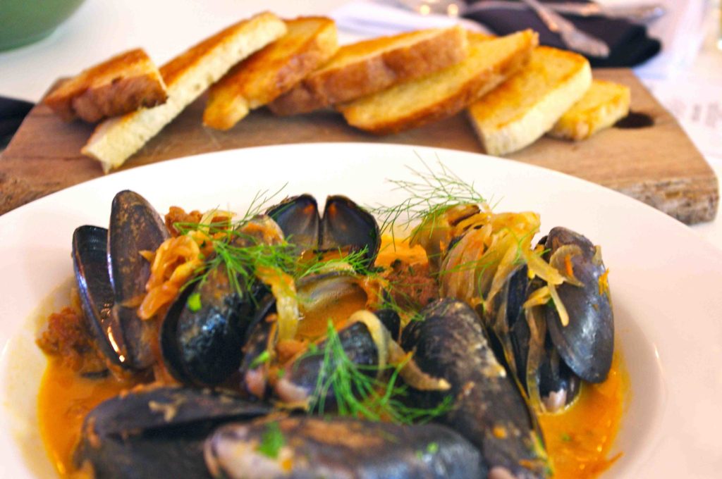 mussels with bread