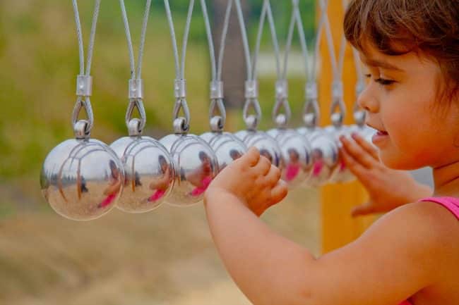 Newton's cradle image
