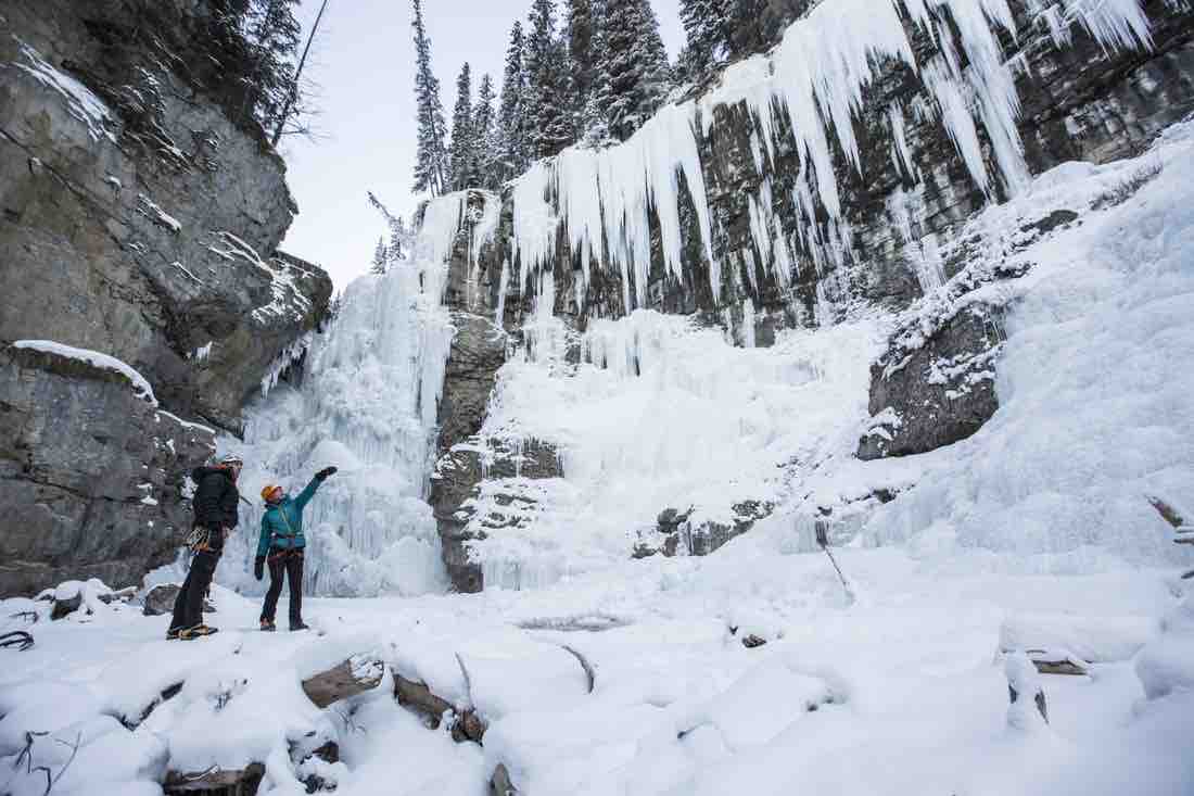 Johnston_Canyon_ice_walk