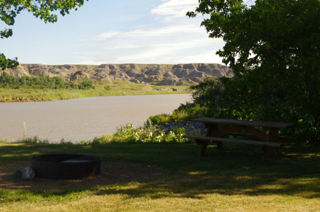 camping dinosaur provincial park