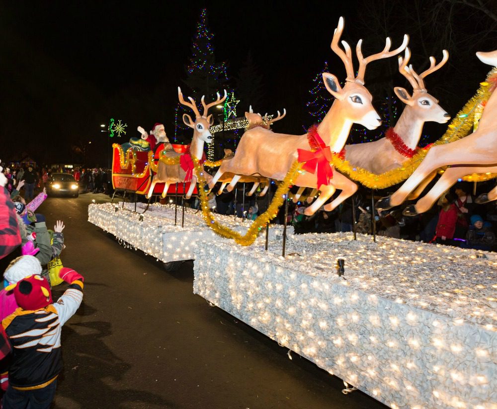 santa on sleigh float