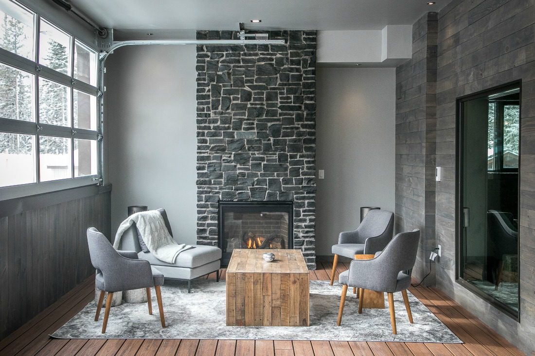 modern mountain lounge