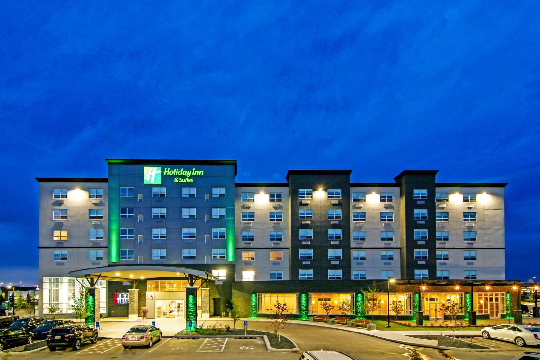 Best gifts for someone going travelling + I’m giving it all away!