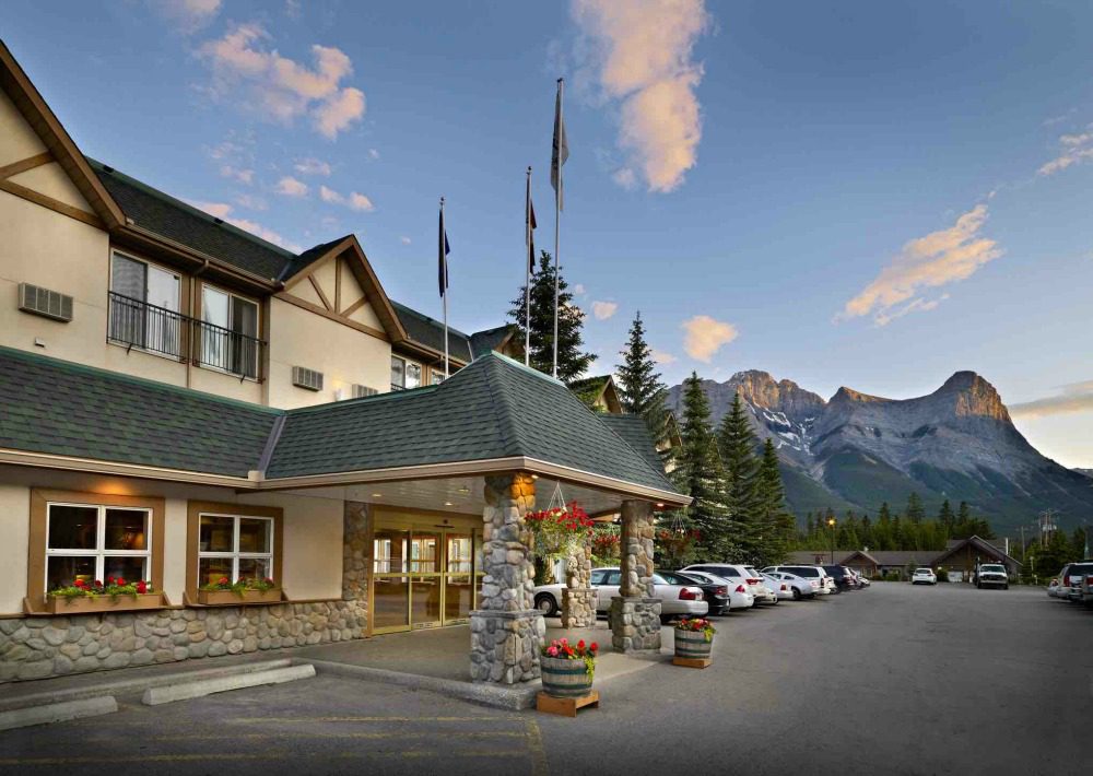 coast hotel canmore canada