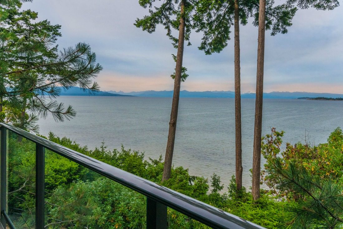 raventhor provincial park beach