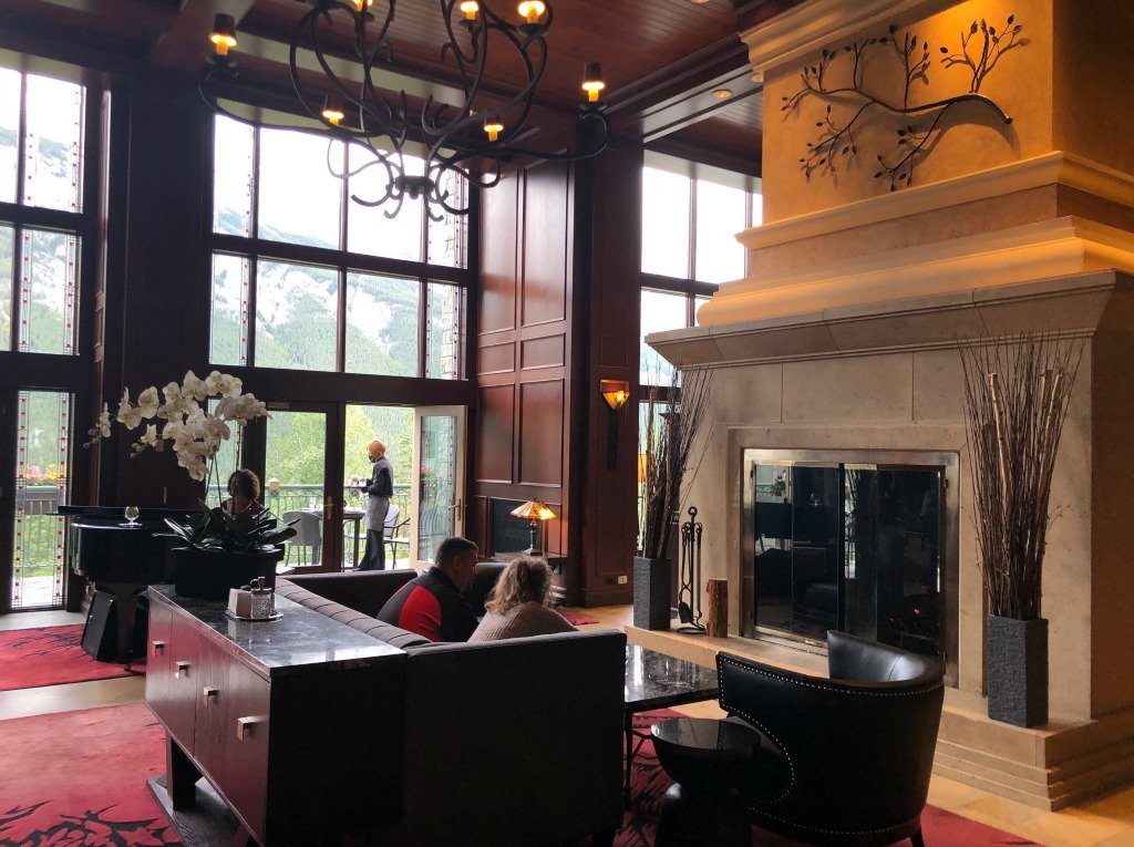 larkspur lounge rimrock hotel