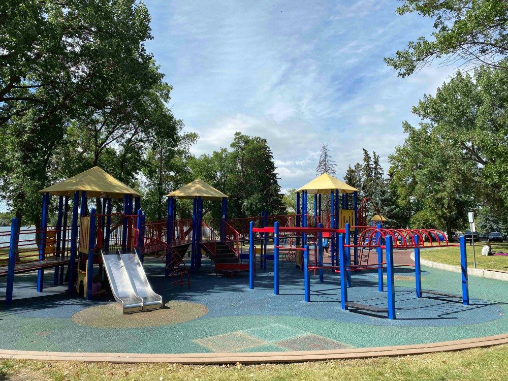 Henderson Lake playground lethbridge