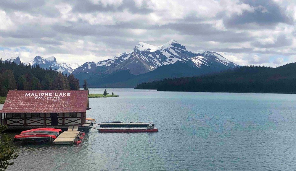Maligne_Lake_boat_House 