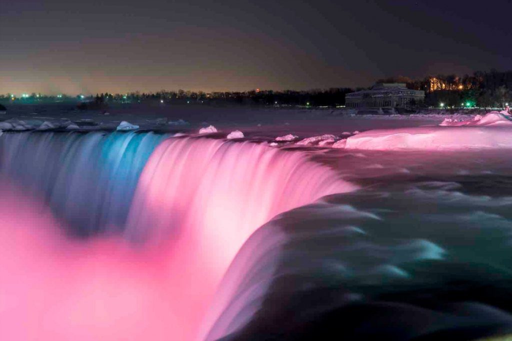 Horseshoe Falls light show