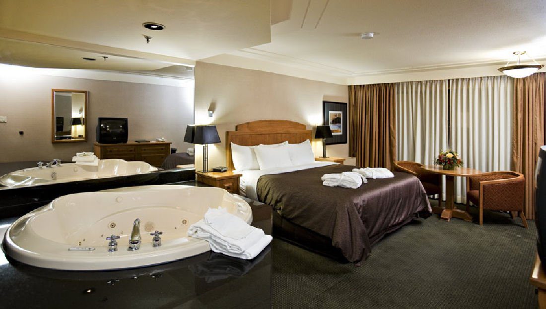 Banff Hotels with Private Hot Tub