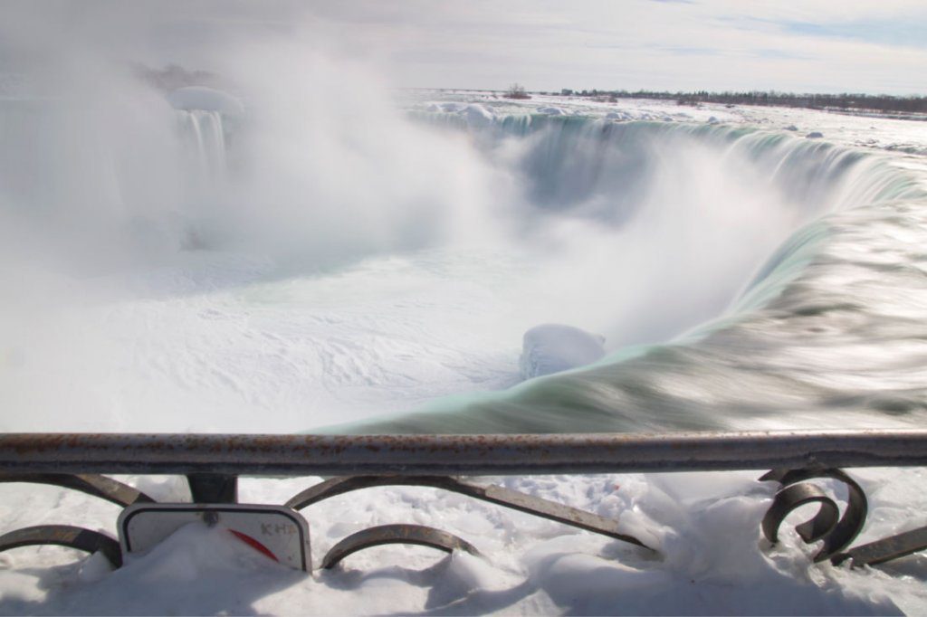 niagara falls in winter