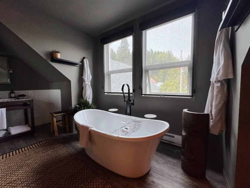 guest room at the laryx kimberley BC